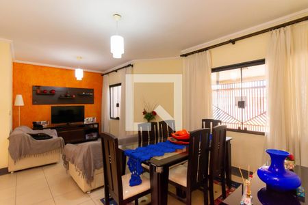 Sala de casa à venda com 4 quartos, 200m² em Vila Carrão, São Paulo