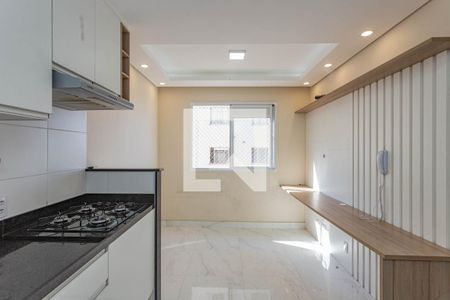 Sala e cozinha de apartamento para alugar com 2 quartos, 33m² em Parque Fongaro, São Paulo