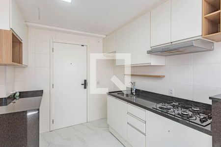 Sala e cozinha de apartamento para alugar com 2 quartos, 33m² em Parque Fongaro, São Paulo