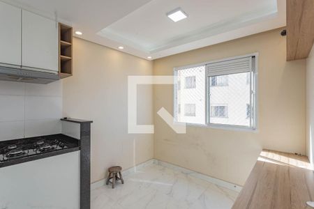 Sala e cozinha de apartamento para alugar com 2 quartos, 33m² em Parque Fongaro, São Paulo