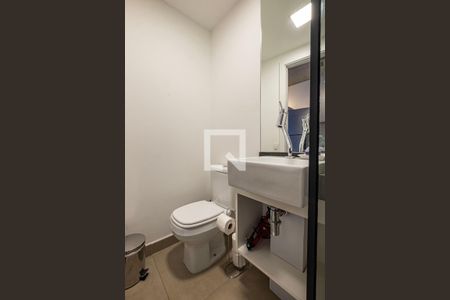 Banheiro de kitnet/studio para alugar com 1 quarto, 30m² em Cerqueira César, São Paulo