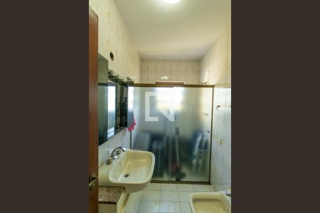 Banheiro Social de casa de condomínio para alugar com 5 quartos, 900m² em Jardim Passargada I, Cotia