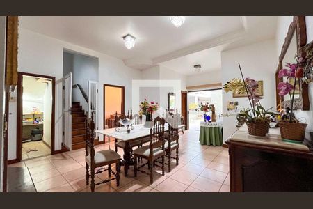 Casa à venda com 4 quartos, 541m² em Santa Lúcia, Belo Horizonte