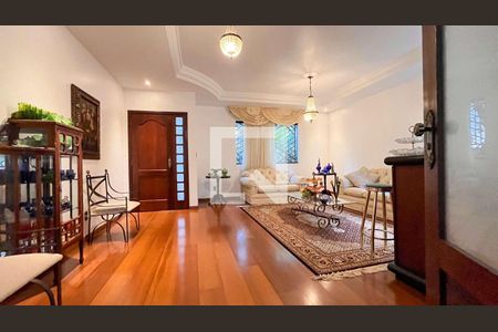 Casa à venda com 4 quartos, 541m² em Santa Lúcia, Belo Horizonte