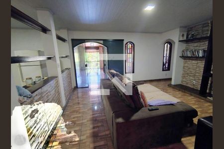 Casa à venda com 6 quartos, 290m² em Itaipu, Niterói