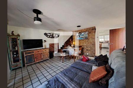 Casa à venda com 3 quartos, 205m² em Camboinhas, Niterói