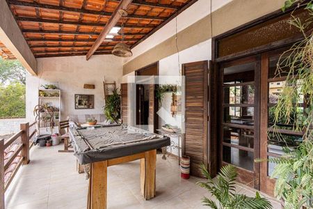 Casa à venda com 3 quartos, 266m² em Matapaca, Niterói