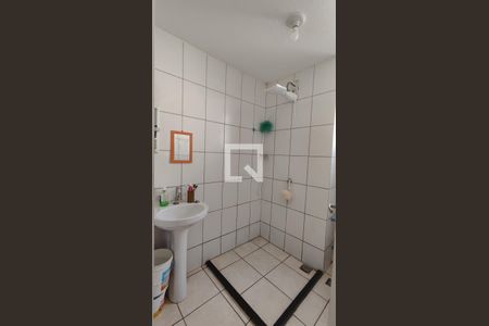 Banheiro de apartamento à venda com 2 quartos, 45m² em Europa, Contagem