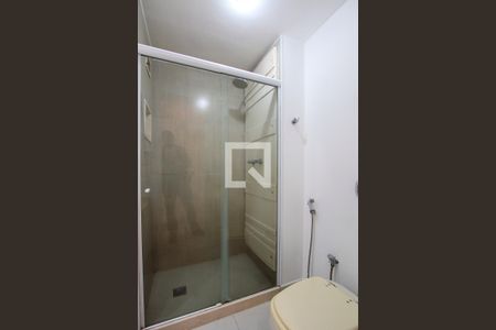 Banheiro social de apartamento para alugar com 2 quartos, 71m² em Barra da Tijuca, Rio de Janeiro