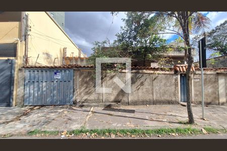 Fachada de casa à venda com 3 quartos, 200m² em Itapoã, Belo Horizonte