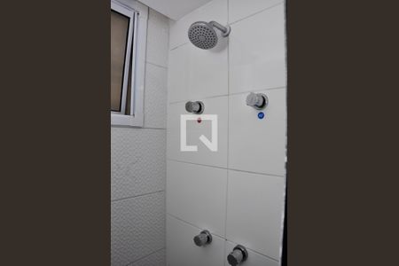 Banheiro Social de apartamento à venda com 2 quartos, 43m² em Vila Anastácio, São Paulo