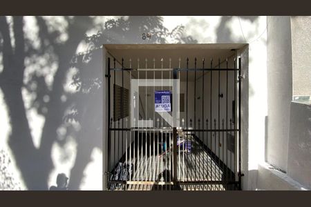 Fachada + placa  de casa para alugar com 2 quartos, 80m² em Jardim Triana, São Paulo