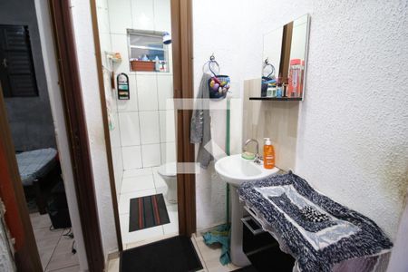 Banheiro de casa à venda com 2 quartos, 57m² em Padroeira, Osasco