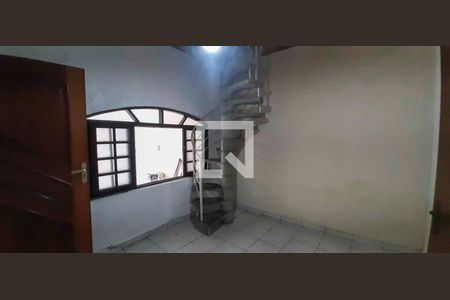 Casa à venda com 2 quartos, 192m² em Padroeira, Osasco