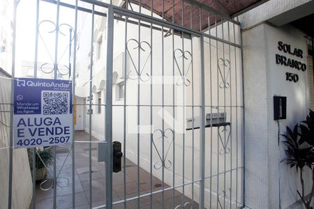 Plaquinha de apartamento à venda com 3 quartos, 115m² em Petrópolis, Porto Alegre