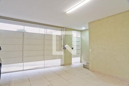 Garagem de casa à venda com 3 quartos, 240m² em Vila Mariza Mazzei, São Paulo