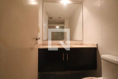 Banheiro Social de apartamento para alugar com 2 quartos, 88m² em Vila Alzira, Guarujá