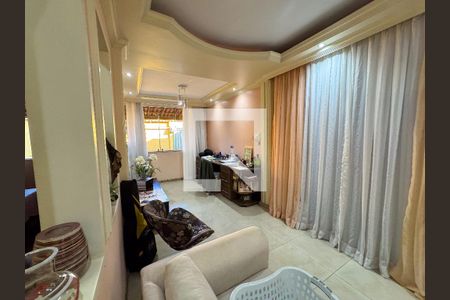 Sala de casa à venda com 3 quartos, 250m² em Novo Riacho, Contagem