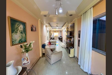 Sala de casa à venda com 3 quartos, 250m² em Novo Riacho, Contagem