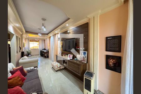 Sala de casa à venda com 3 quartos, 250m² em Novo Riacho, Contagem