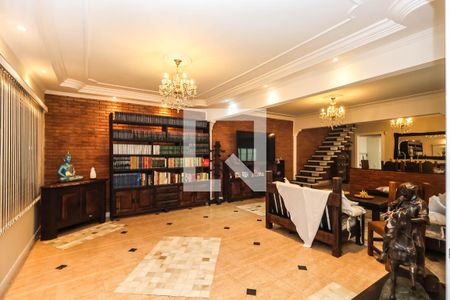 Sala de casa à venda com 4 quartos, 229m² em Vila Santo Estefano, São Paulo