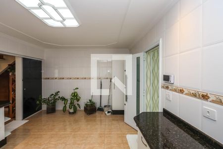 Cozinha 1 de casa à venda com 4 quartos, 229m² em Vila Santo Estefano, São Paulo