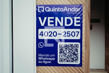 Placa de casa à venda com 4 quartos, 229m² em Vila Santo Estefano, São Paulo