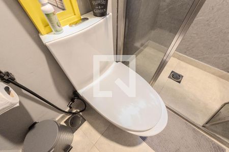 Banheiro de kitnet/studio para alugar com 1 quarto, 30m² em Bela Vista, São Paulo