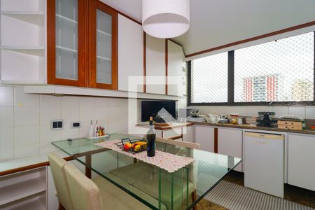 Cozinha de apartamento para alugar com 3 quartos, 520m² em Vila Suzana, São Paulo