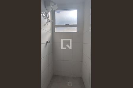 Banheiro de apartamento à venda com 2 quartos, 60m² em Chácara Cotia, Contagem