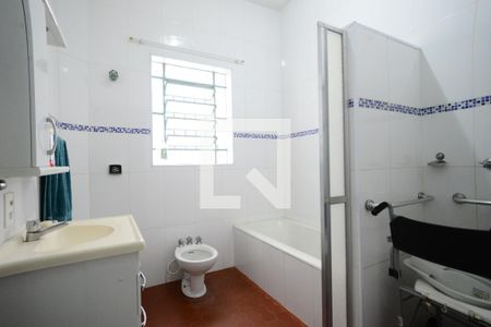 Banheiro de casa à venda com 2 quartos, 180m² em Vila Deodoro, São Paulo
