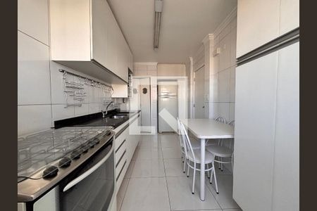 Cozinha de apartamento para alugar com 2 quartos, 70m² em Itaim Bibi, São Paulo