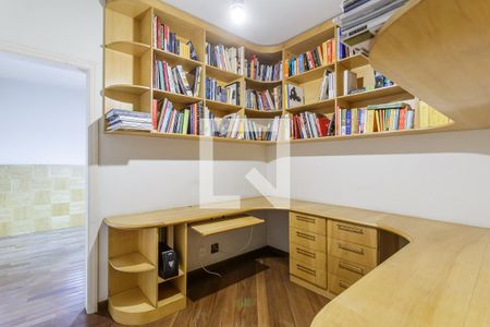 Corredor de apartamento à venda com 2 quartos, 135m² em Indianópolis, São Paulo