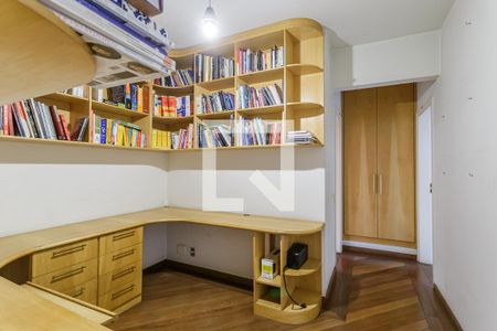 Corredor de apartamento à venda com 2 quartos, 135m² em Indianópolis, São Paulo