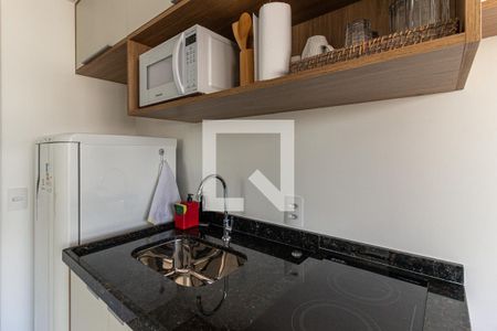 Cozinha de kitnet/studio para alugar com 1 quarto, 19m² em República, São Paulo