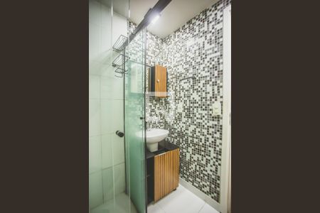 Banheiro de kitnet/studio para alugar com 1 quarto, 26m² em Mirandópolis, São Paulo