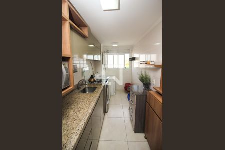 Cozinha e Área de Serviço de apartamento à venda com 3 quartos, 83m² em Santana, Porto Alegre