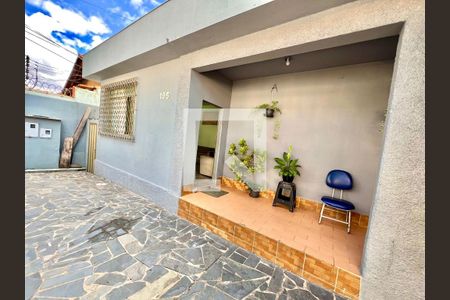 Fachada de casa à venda com 3 quartos, 360m² em Santa Amelia, Belo Horizonte