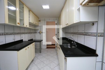Cozinha de apartamento para alugar com 2 quartos, 70m² em Vila Suzana, São Paulo