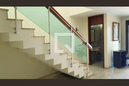 Escada de casa à venda com 4 quartos, 400m² em Vila da Saúde, São Paulo