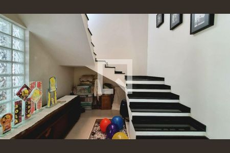 Escada de casa à venda com 4 quartos, 340m² em Vila da Saúde, São Paulo