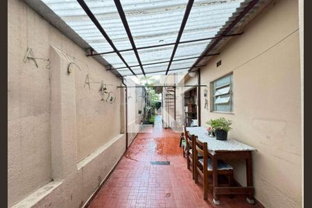 Corredor de casa à venda com 2 quartos, 300m² em Vila Mangalot, São Paulo