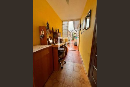 Corredor de casa à venda com 2 quartos, 300m² em Vila Mangalot, São Paulo