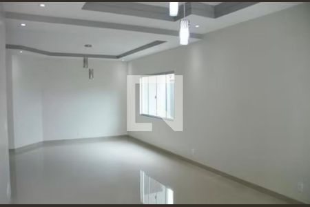Sala de casa à venda com 3 quartos, 300m² em Parque São Lucas, São Paulo