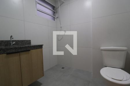 Banheiro de kitnet/studio para alugar com 1 quarto, 21m² em Vila Sao Pedro, Santo André