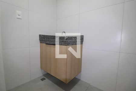 Banheiro de kitnet/studio para alugar com 1 quarto, 21m² em Vila Sao Pedro, Santo André