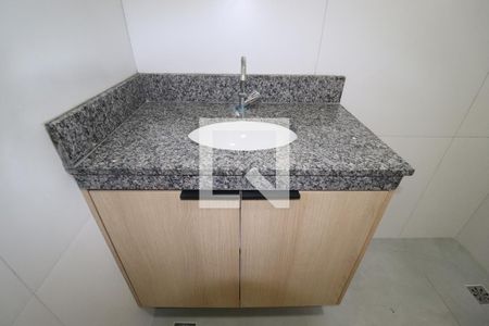 Banheiro de kitnet/studio para alugar com 1 quarto, 21m² em Vila Sao Pedro, Santo André