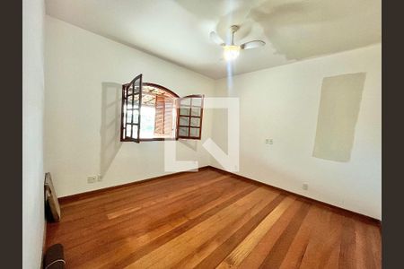Casa à venda com 4 quartos, 392m² em Santa Monica, Belo Horizonte