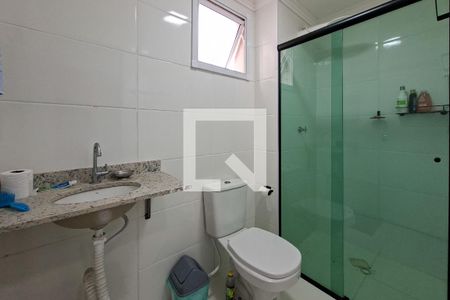 Banheiro de apartamento para alugar com 2 quartos, 75m² em Nova Mirim, Praia Grande