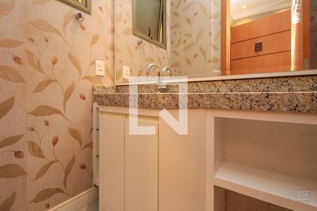 Banheiro Social de apartamento à venda com 3 quartos, 126m² em Cavalhada, Porto Alegre